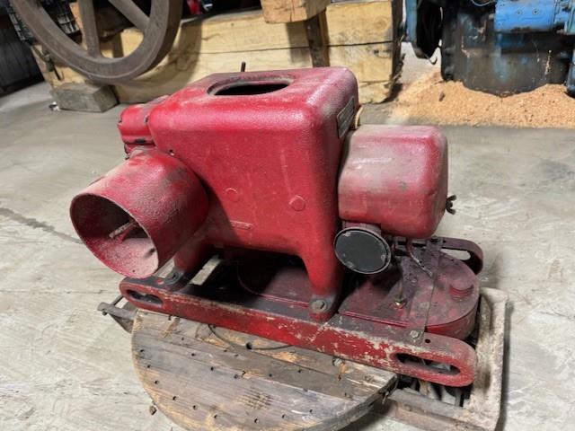 IHC International LB 1 1/2 - 2 1/2 HP Hit Miss Gas Engine Crankshaft & Cam Gear